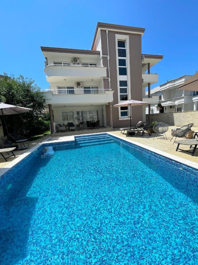 Apartments Harris ウルツィニ エクステリア 写真